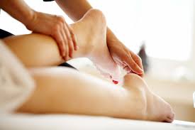 Massage chân giảm đau hiệu quả
